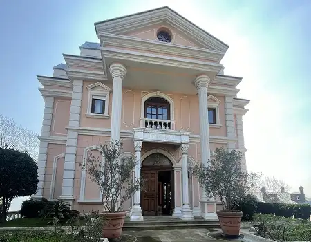 Mansion with decorations covered in 24-Carat Gold in Emirgan