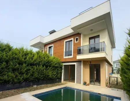 Triplex Villa with Private Swimming Pool in Buyukcekmece