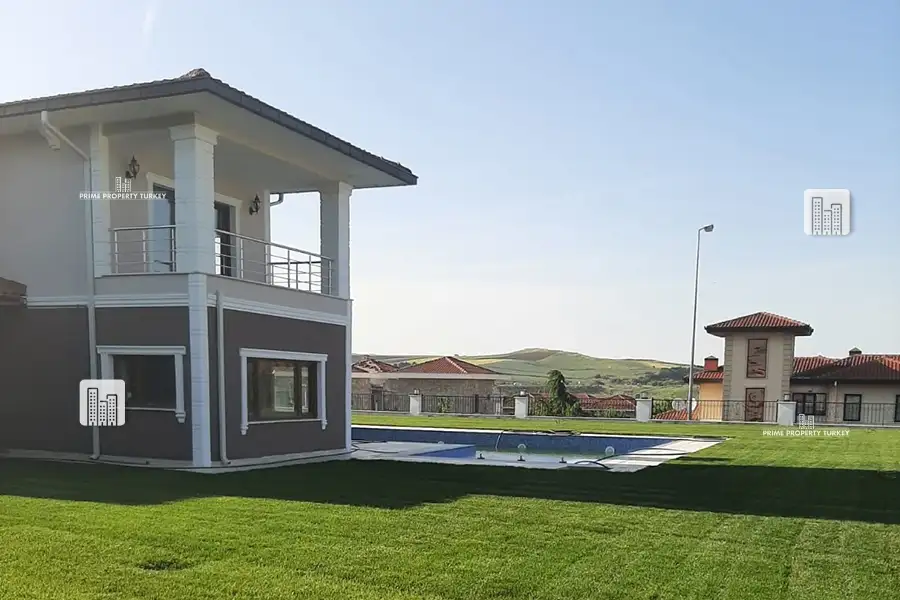Brand New Duplex Villa in Massive Land with Pool in Buyukcekmece 4