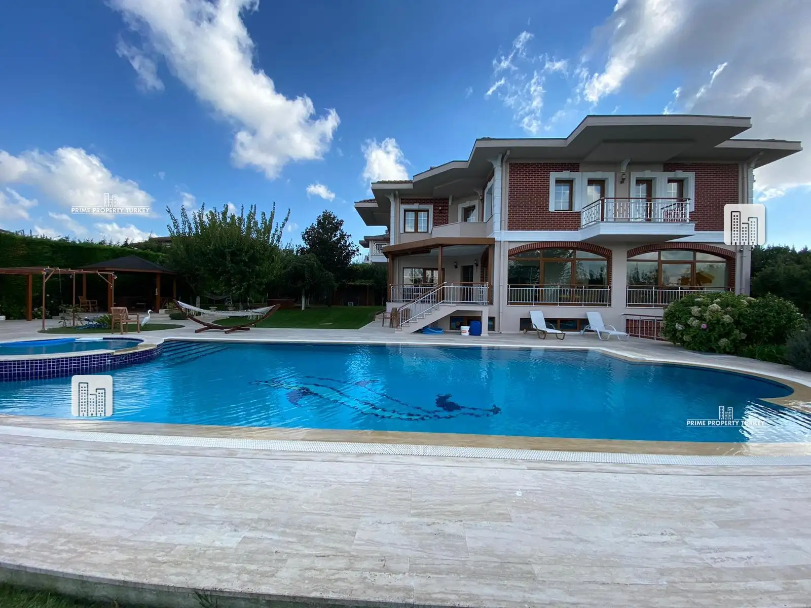 Private Triplex Villa Suitable for Citizenship in Buyukcekmece 0