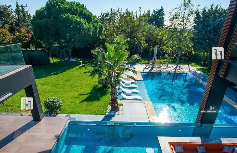 Mansion For Sale with Pool and Sunken Lounge in Silivri 4