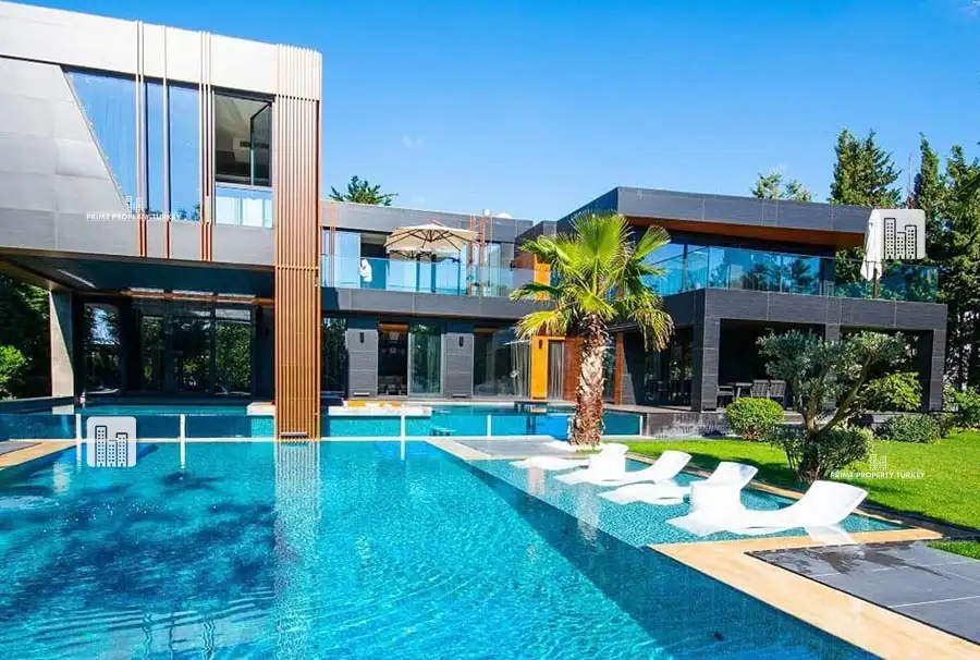 Mansion For Sale with Pool and Sunken Lounge in Silivri 0