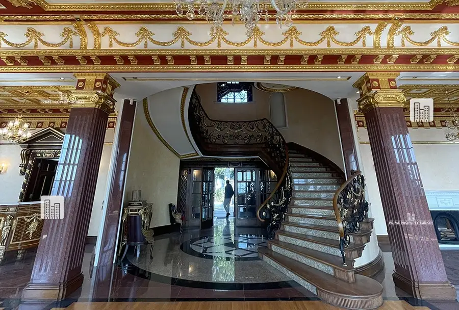 Mansion with decorations covered in 24-Carat Gold in Emirgan 36