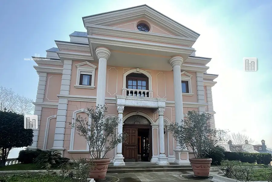 Mansion with decorations covered in 24-Carat Gold in Emirgan 0