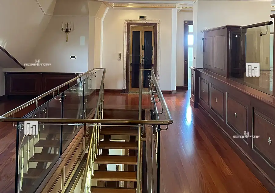 Mansion with decorations covered in 24-Carat Gold in Emirgan 26