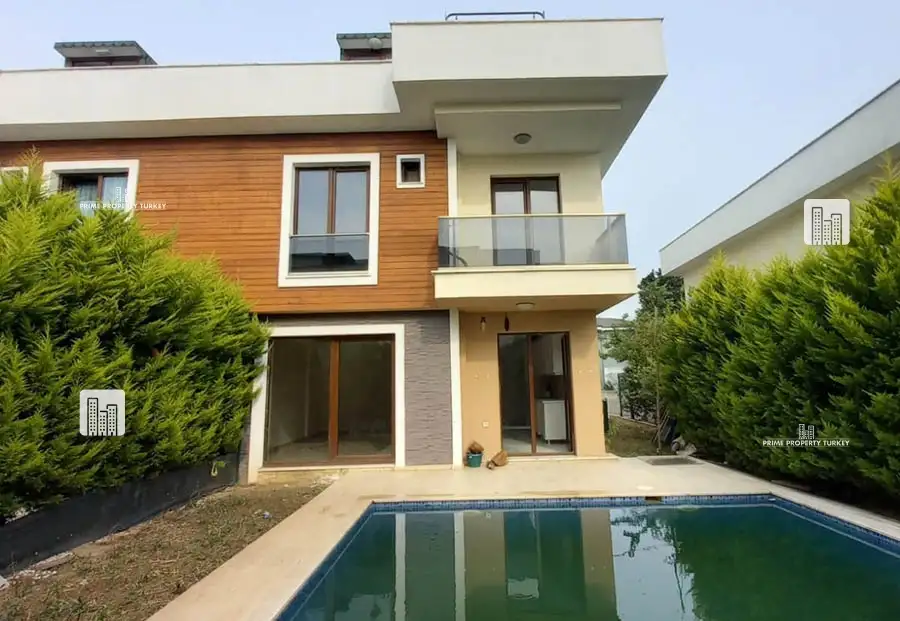 Triplex Villa with Private Swimming Pool in Buyukcekmece 1
