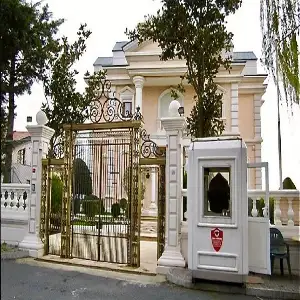 Mansion with decorations covered in 24-Carat Gold in Emirgan 10