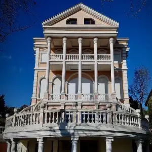 Mansion with decorations covered in 24-Carat Gold in Emirgan 1