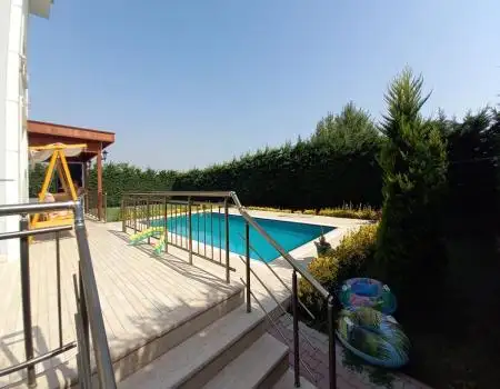 Spectacular Landscaped Villa for Sale in Buyukcekmece  3