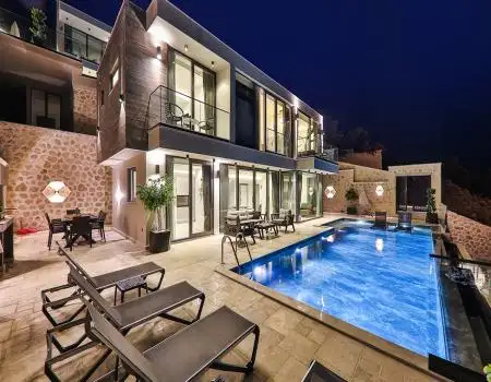 Modern Luxury Villa with Pool and Hamam  2