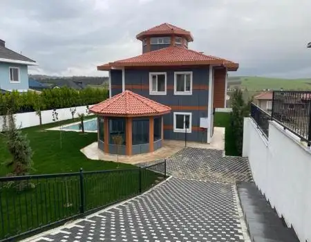 Modern Villa with Enclosed Gazebo  4